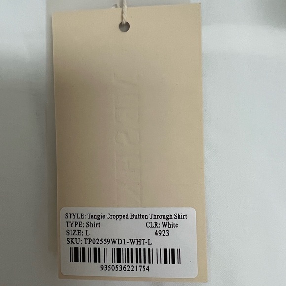 Meshki Cropped Button Up - Picture 5 of 5